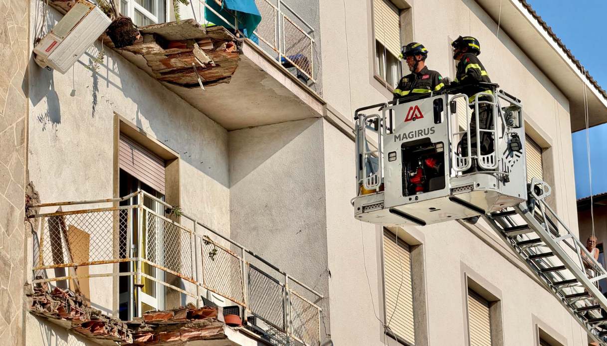 https://wips.plug.it/cips/notizie.virgilio.it/cms/2026/08/livorno-balcone-crollato-roberta-celli-morta.jpg