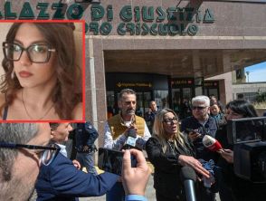 Femminicidio Martina Carbonaro, divieto di avvicinamento per i genitori alla famiglia dell'ex