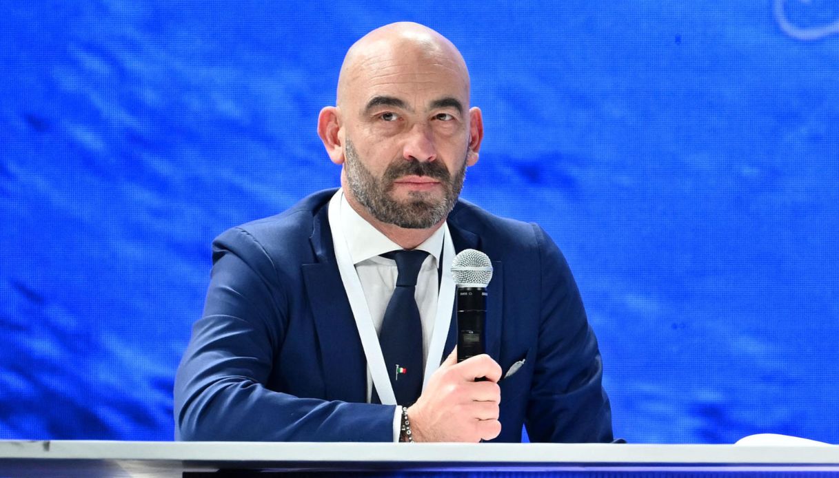 https://wips.plug.it/cips/notizie.virgilio.it/cms/2026/08/matteo-bassetti-mattia-maestri-formaggio-latte-crudo.jpg