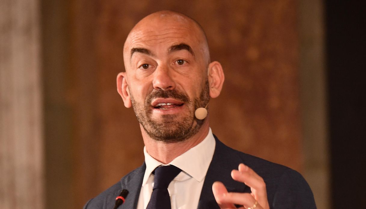 https://wips.plug.it/cips/notizie.virgilio.it/cms/2026/08/matteo-bassetti-vaccino-melanoma-no-vax.jpg