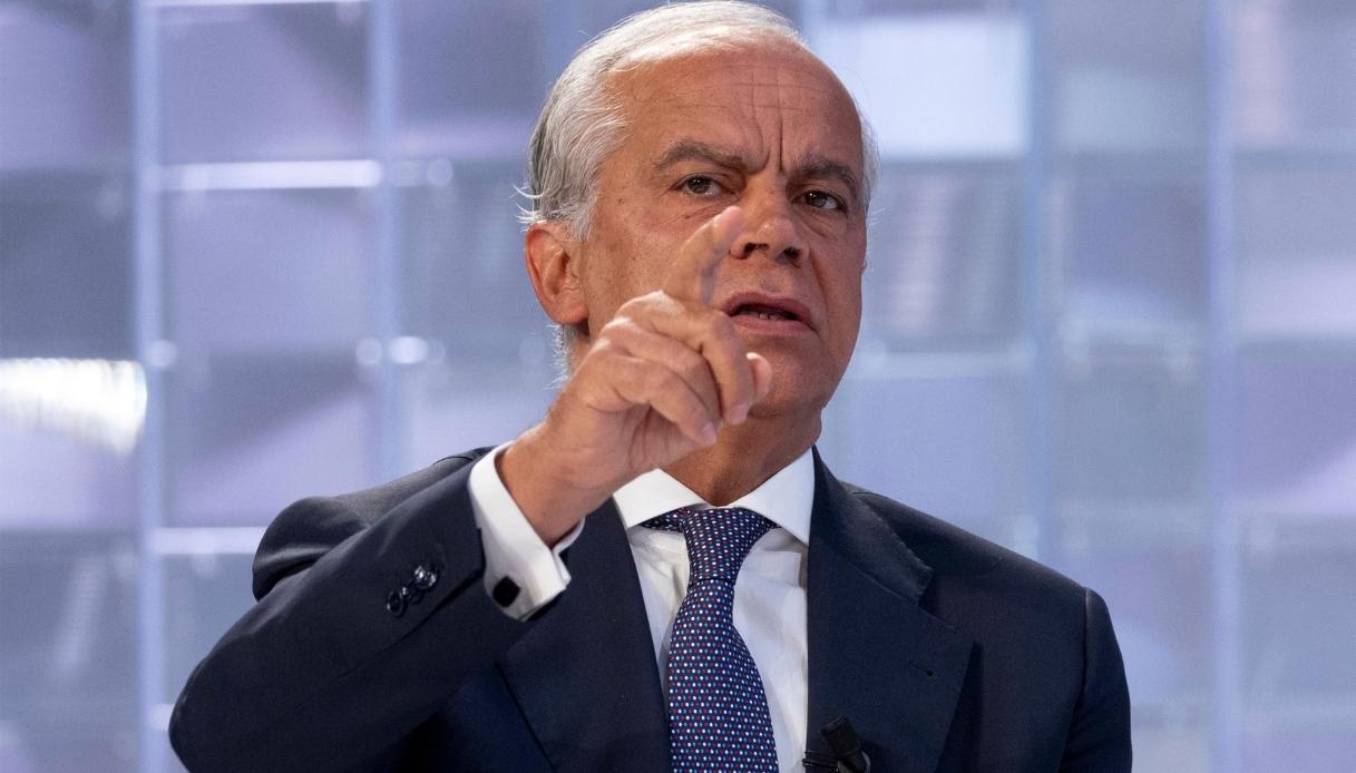 https://wips.plug.it/cips/notizie.virgilio.it/cms/2026/08/matteo-piantedosi.jpg