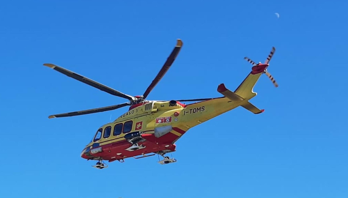 https://wips.plug.it/cips/notizie.virgilio.it/cms/2026/08/monte-livata-fulmine-16enne-campo-scout.jpg