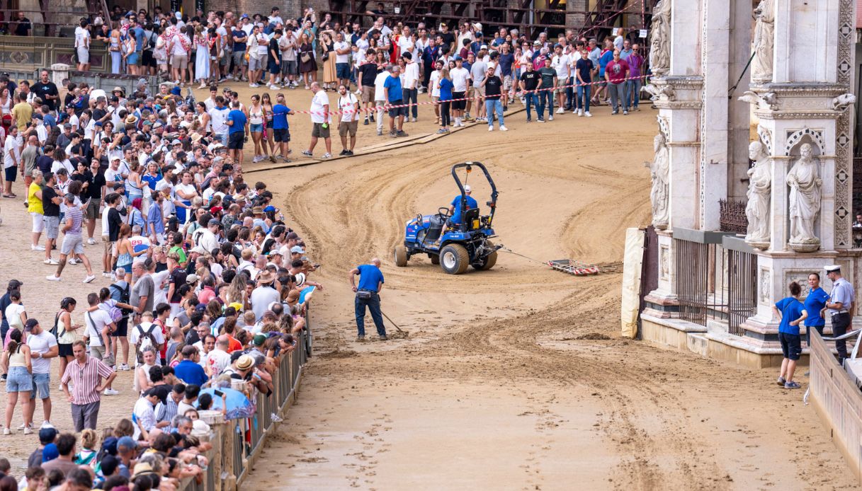 palio di siena del 16 agosto rinviato per maltempo temporale in citt224 quando 232 prevista la corsa dei cavalli da Virgilio.it palio di siena del 16 agosto rinviato per maltempo temporale in citt224 quando 232 prevista la corsa dei cavalli