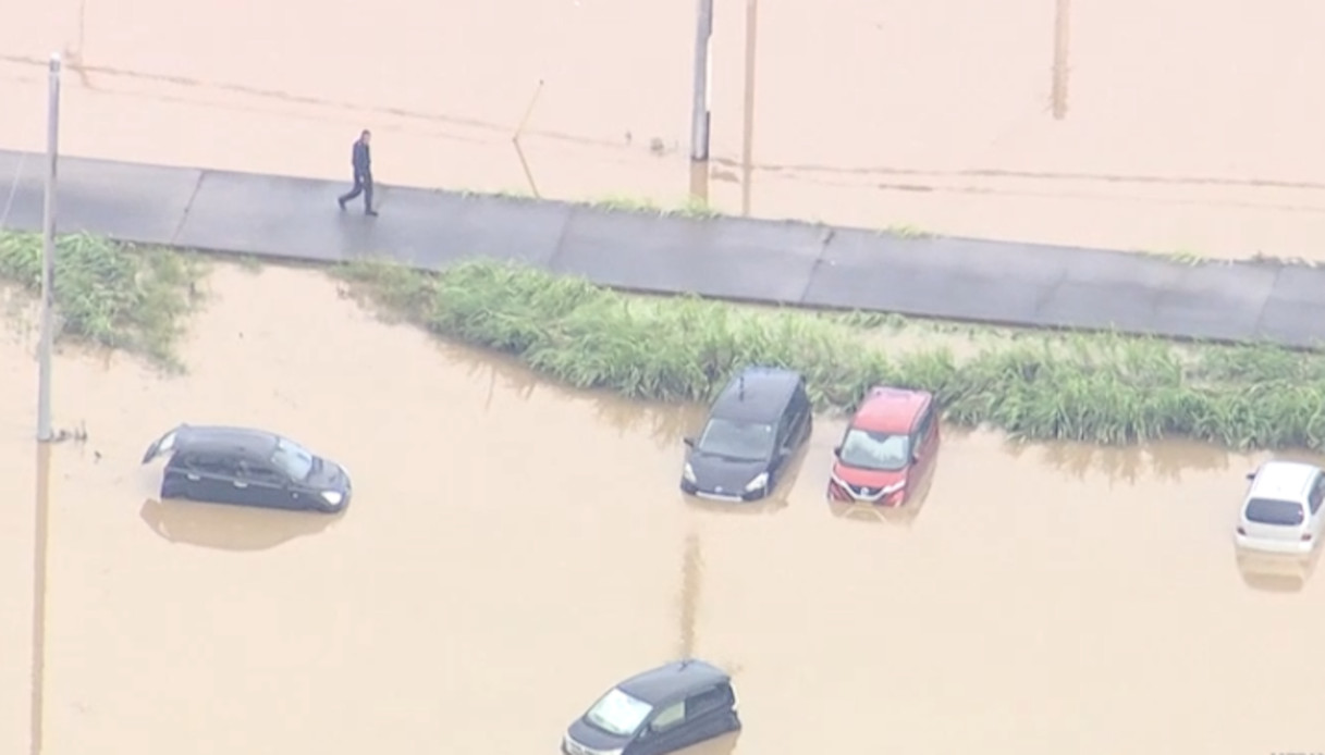 piogge torrenziali sul giappone temporali senza precedenti su tokyo causano diversi morti da Virgilio.it piogge torrenziali sul giappone temporali senza precedenti su tokyo causano diversi morti