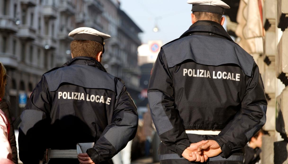 https://wips.plug.it/cips/notizie.virgilio.it/cms/2026/08/polizia-locale-milano-arresti.jpg