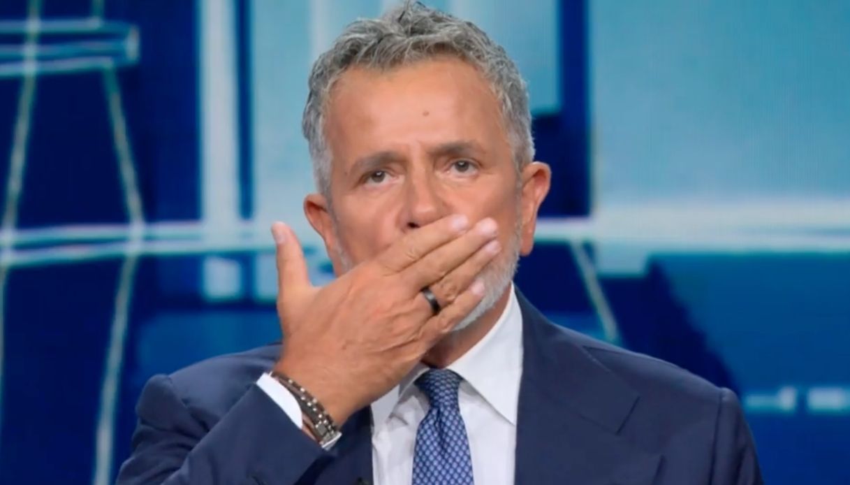 https://wips.plug.it/cips/notizie.virgilio.it/cms/2026/08/precipitata-mediaset-marta-zona-bianca-brindisi.jpg