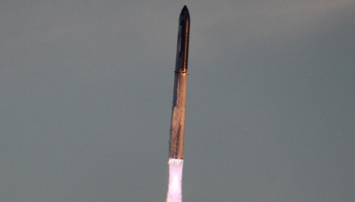 https://wips.plug.it/cips/notizie.virgilio.it/cms/2026/08/razzo-spacex-luna.jpg