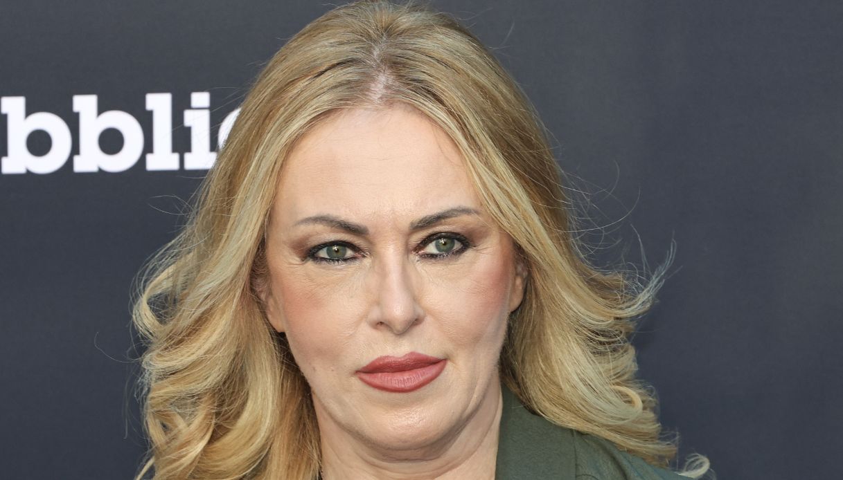 roberta bruzzone difende gli agenti del caso fakir sfogo sul web giudicare dopo e dalla poltrona 232 facile da Virgilio.it roberta bruzzone difende gli agenti del caso fakir sfogo sul web giudicare dopo e dalla poltrona 232 facile