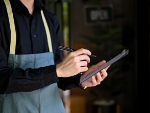 “Sputa nelle uova” nello scontrino a Riccione, il 17enne torna a lavoro e il titolare: 