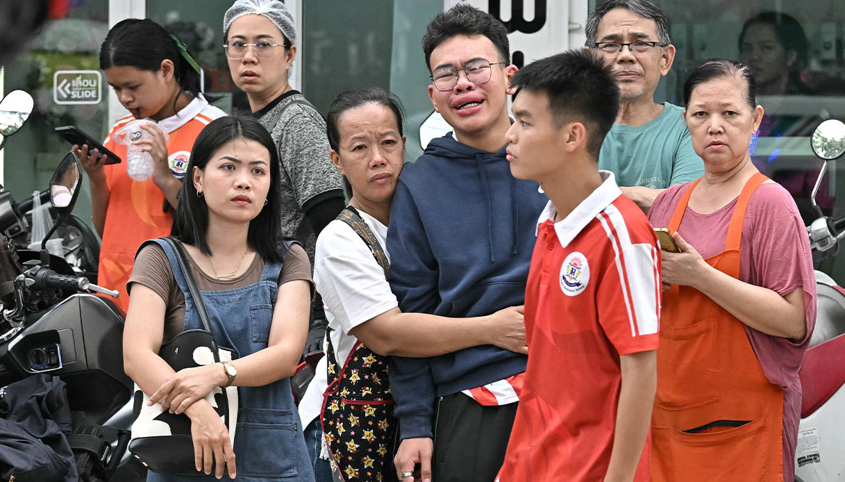 https://wips.plug.it/cips/notizie.virgilio.it/cms/2026/08/spari-thailandia-scuola-morti-feriti.jpg