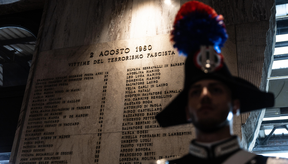 Strage di Bologna, il ricordo di Mattarella: “Il terrorismo neofascista voleva distruggere la democrazia”
