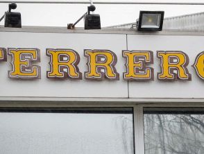 Taekwondo in fabbrica, operaio licenziato dalla Ferrero per aver mostrato le mosse al collega: ora deve pagare