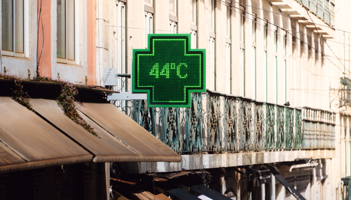 Ondata di caldo estremo in Italia, temperature oltre i 40 gradi e 23 città con il bollino rosso