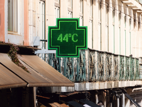 Ondata di caldo estremo in Italia, temperature oltre i 40 gradi e 23 città con il bollino rosso