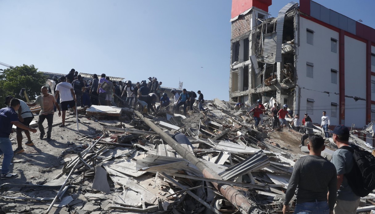 https://wips.plug.it/cips/notizie.virgilio.it/cms/2026/08/terremoto-colombia-morti.jpg