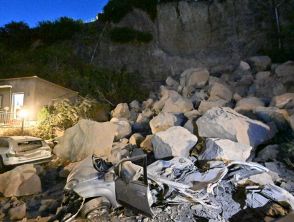 Terremoto a Napoli ai Campi Flegrei, sciame sismico e notte fuori casa per migliaia di persone: diversi feriti