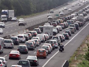 Traffico autostrade da bollino nero il 7 e l'8 agosto, previsti 25 milioni di veicoli e benzina oltre i 2 euro
