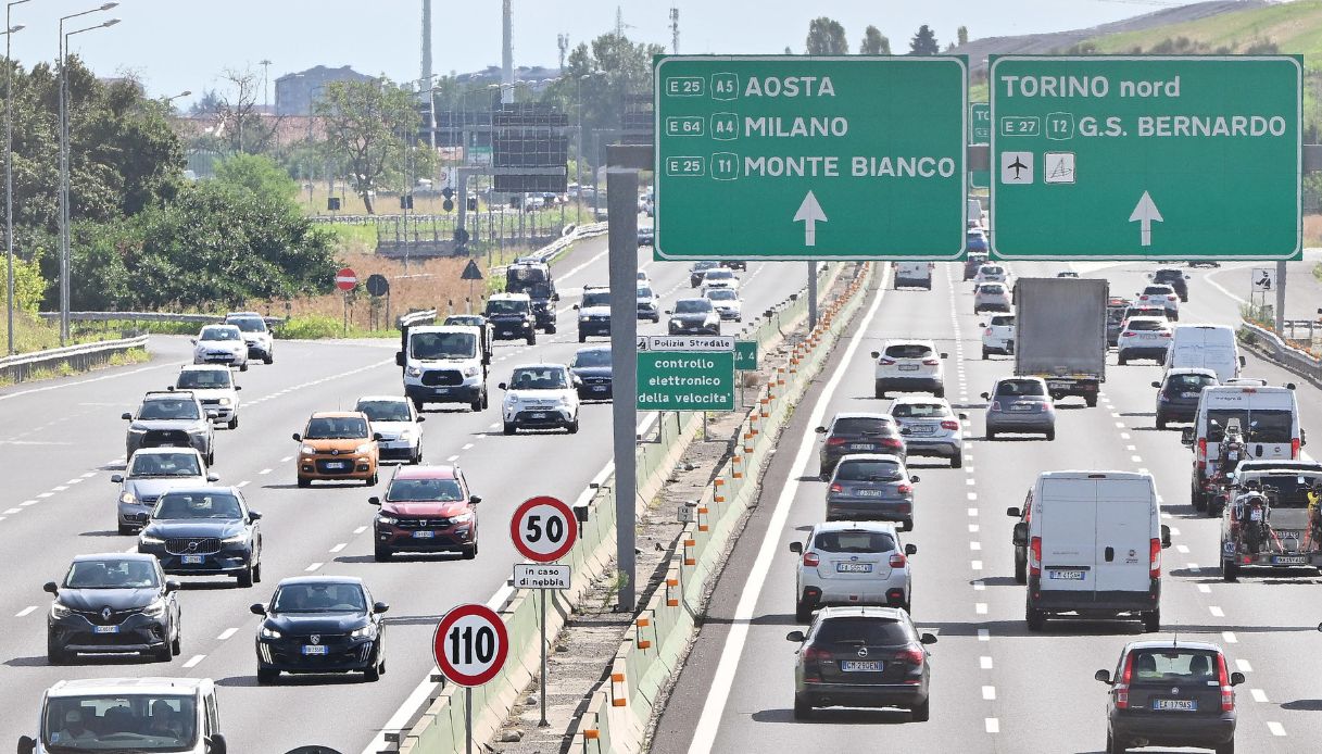 Traffico da bollino nero nel primo weekend di esodo estivo, previsti oltre 16 milioni di auto sulle strade
