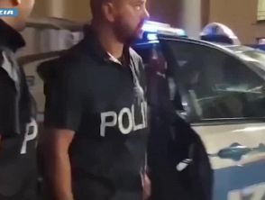 Rapina choc a un’anziana in metro a Milano, aggredita e lasciata con plurime fratture: 41enne arrestato