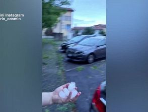 Violenta grandinata a Brescia, il video dell'auto del comico Tiberio Cosmin con il lunotto distrutto