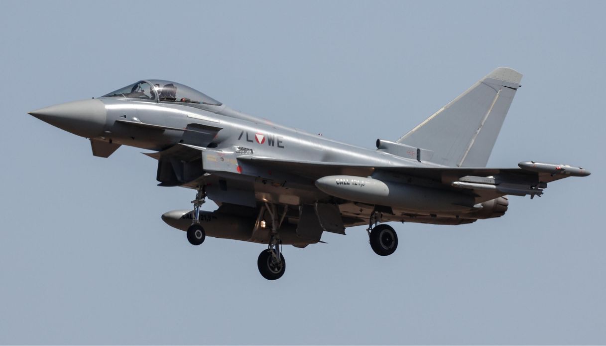 aereo eurofighter typhoon f 2000 italiano colpito nella base di ta if in arabia saudita era parcheggiato da Virgilio.it aereo eurofighter typhoon f 2000 italiano colpito nella base di ta if in arabia saudita era parcheggiato