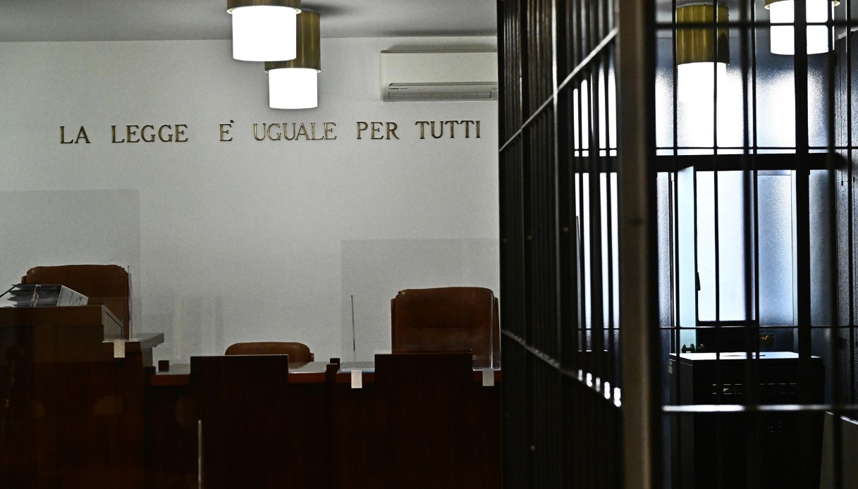 agostino di novo aggredisce l ex nell aula di tribunale a udine militare arrestato per tentato omicidio da Virgilio.it agostino di novo aggredisce l ex nell aula di tribunale a udine militare arrestato per tentato omicidio