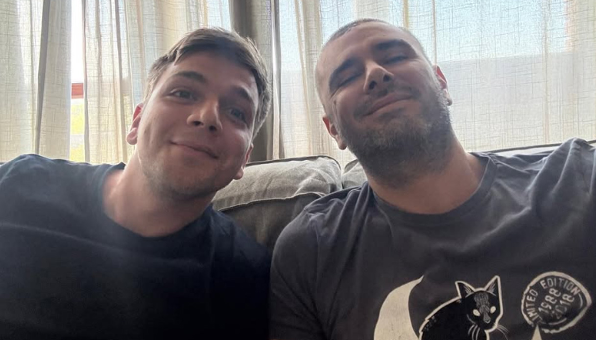 alessandro di battista esce dall ospedale e torna a casa la foto con luca di giuseppe sto molto meglio da Virgilio.it alessandro di battista esce dall ospedale e torna a casa la foto con luca di giuseppe sto molto meglio