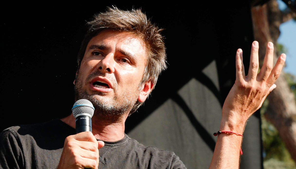 alessandro di battista operato d urgenza a cuba come sta e preoccupazione degli amici servir224 pazienza da Virgilio.it alessandro di battista operato d urgenza a cuba come sta e preoccupazione degli amici servir224 pazienza