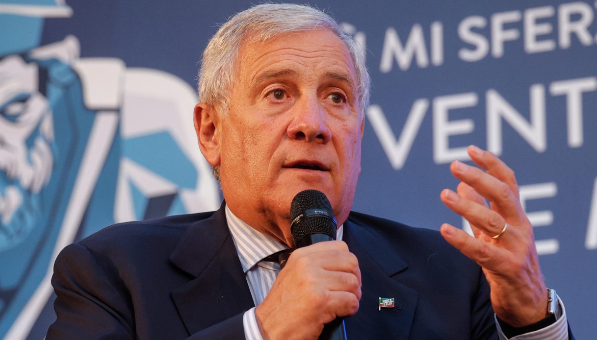 antonio tajani paragona il voto e la scelta della moglie quella carina ma con la gonna lunga 232 bufera da Virgilio.it antonio tajani paragona il voto e la scelta della moglie quella carina ma con la gonna lunga 232 bufera