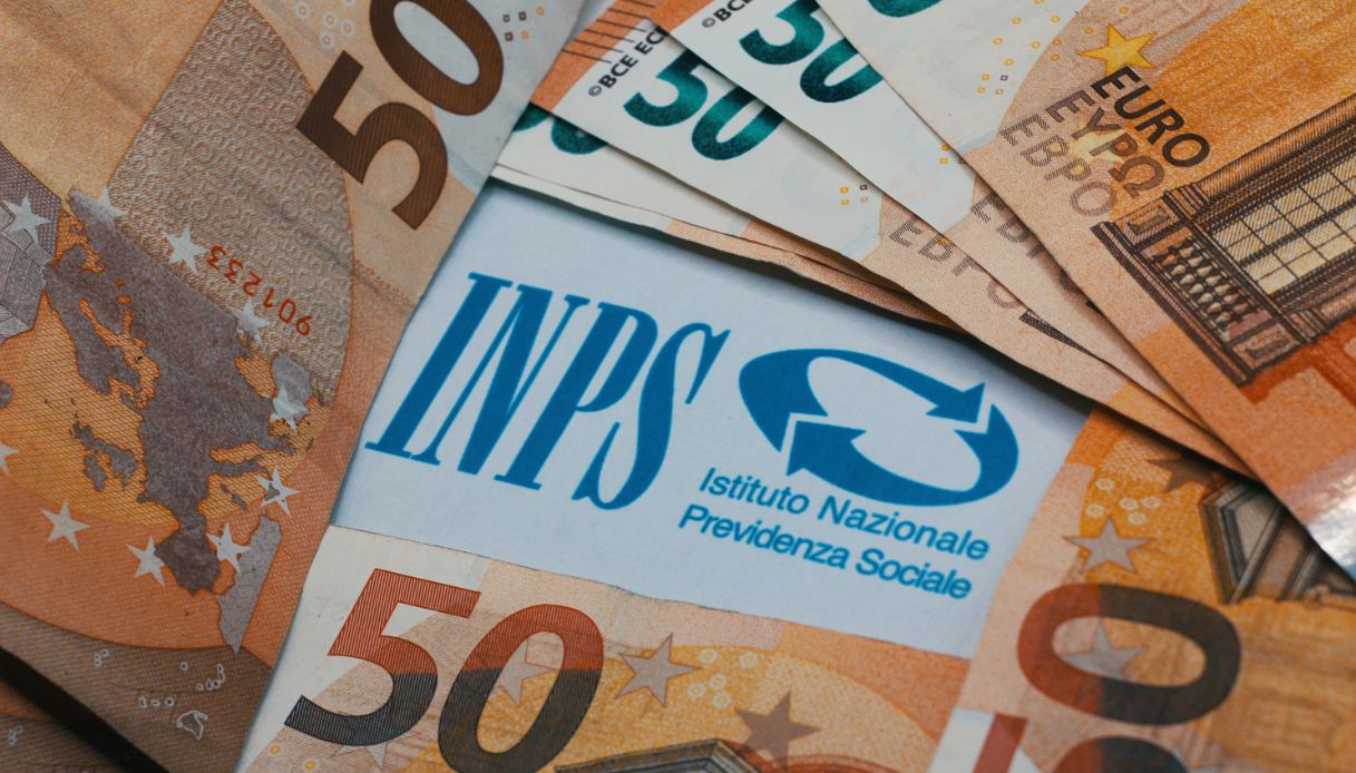 pensioni minime previsto un aumento nel 2027 per perequazione fino 220 euro in pi249 all anno a chi spetta da Virgilio.it pensioni minime previsto un aumento nel 2027 per perequazione fino 220 euro in pi249 all anno a chi spetta