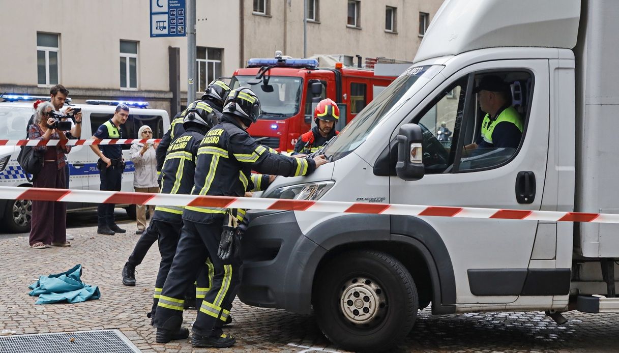 bambina di 5 anni morta in ospedale a bolzano era stata investita al waltherpark da un furgone da Virgilio.it bambina di 5 anni morta in ospedale a bolzano era stata investita al waltherpark da un furgone