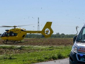 Insegue il pallone e viene travolto dal bus a Collebeato nel Bresciano, 12enne è in gravissime condizioni