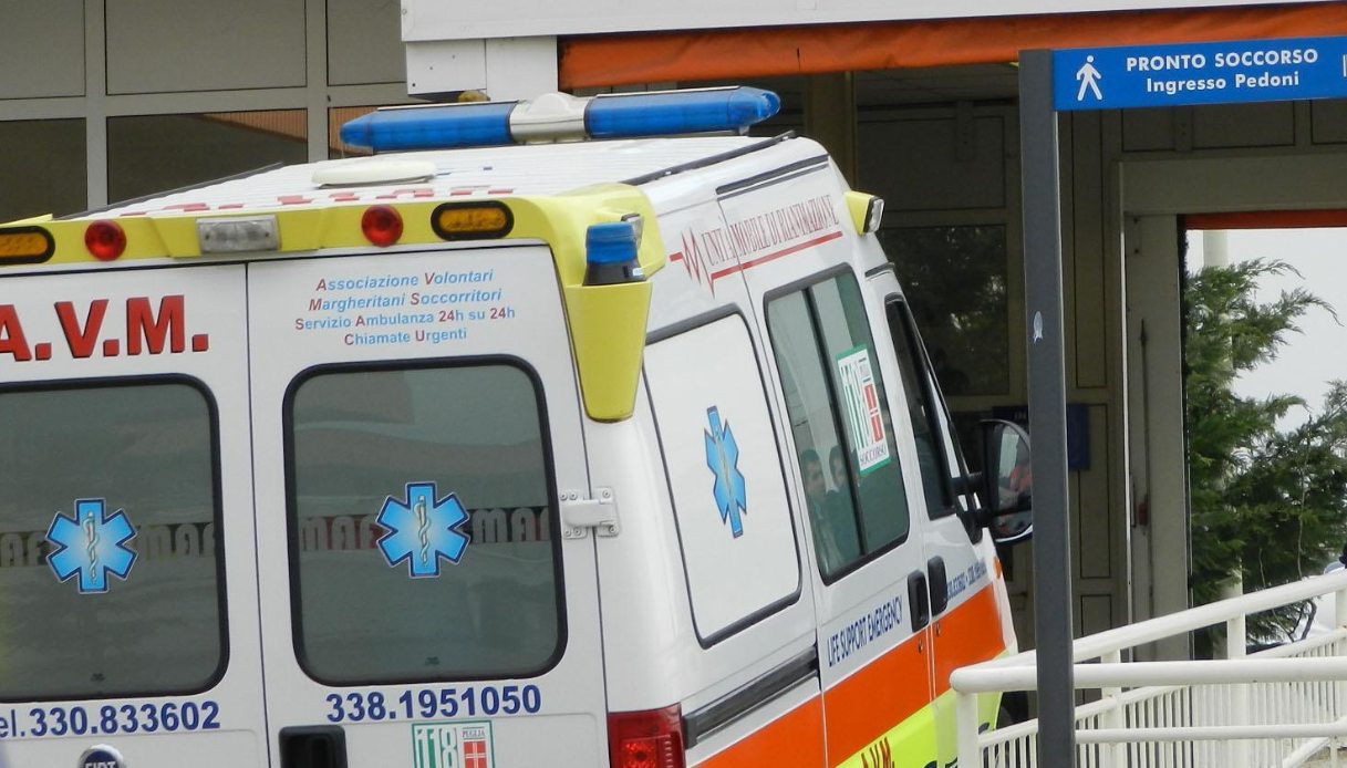 perde un braccio cercando di risalire su un treno a barletta era stato fatto scendere perch233 senza biglietto da Virgilio.it perde un braccio cercando di risalire su un treno a barletta era stato fatto scendere perch233 senza biglietto
