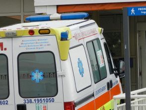 Perde un braccio cercando di risalire su un treno a Barletta, era stato fatto scendere perché senza biglietto