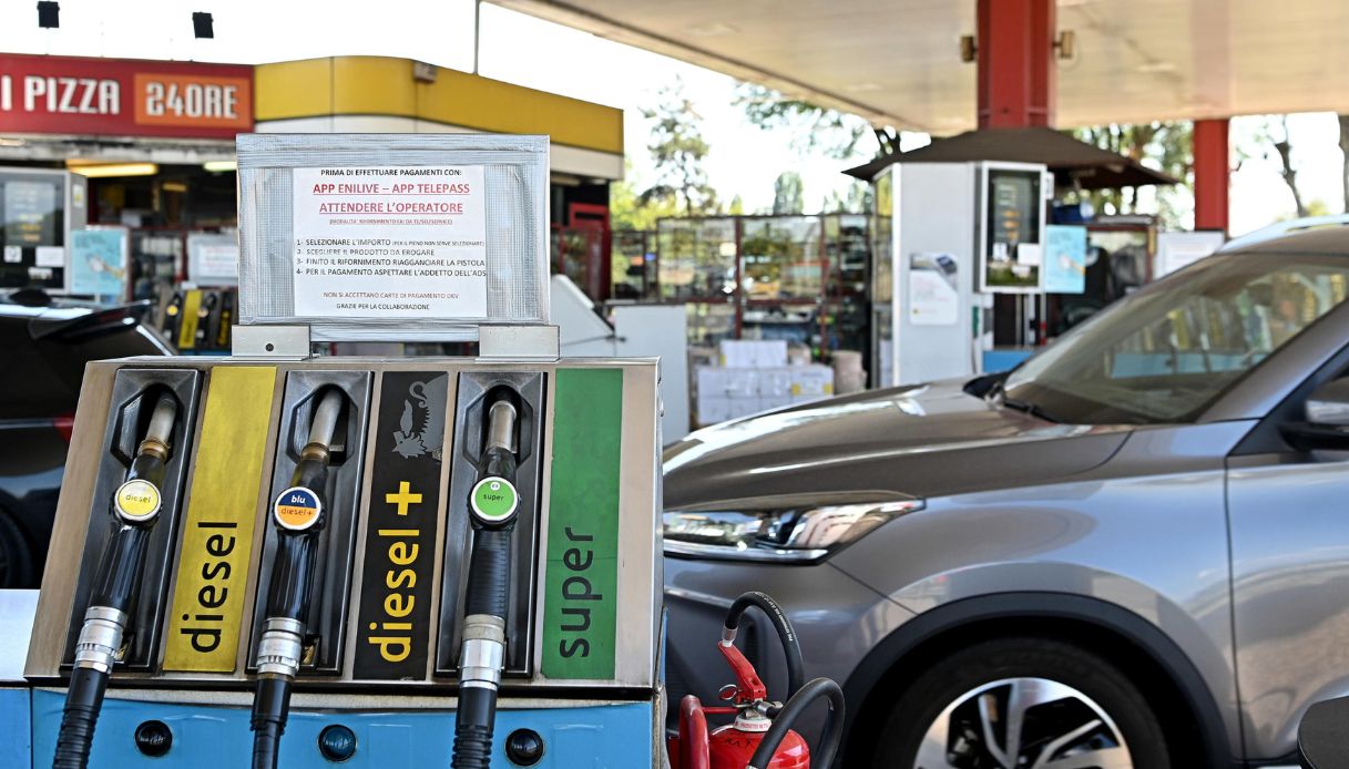 bonus carburante fino a 200 euro allo studio del governo chi ne avrebbe diritto e come averlo da Virgilio.it bonus carburante fino a 200 euro allo studio del governo chi ne avrebbe diritto e come averlo