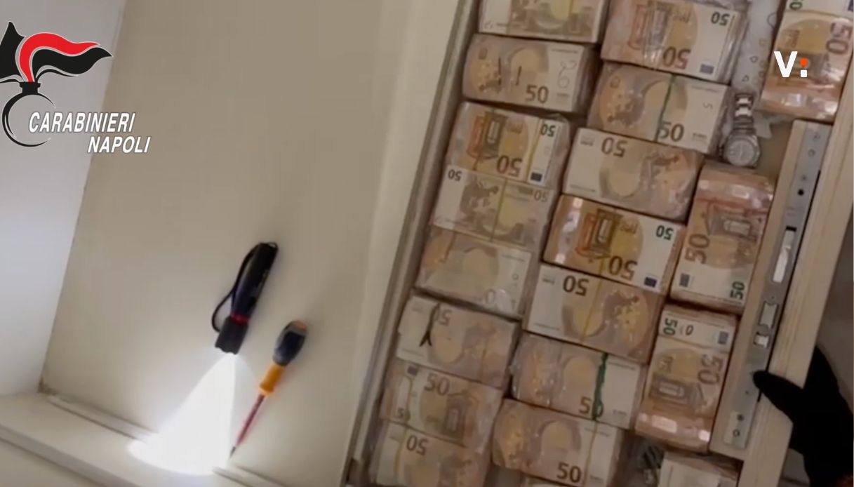 napoli maxi blitz contro la camorra a caivano trovati 3 milioni di euro in contanti nascosti in un muro da Virgilio.it napoli maxi blitz contro la camorra a caivano trovati 3 milioni di euro in contanti nascosti in un muro