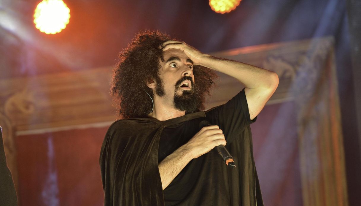 caparezza spaventa i fan a caserta ipotesi ritiro per il rapper non so che fine far242 lasciatemi andare da Virgilio.it caparezza spaventa i fan a caserta ipotesi ritiro per il rapper non so che fine far242 lasciatemi andare