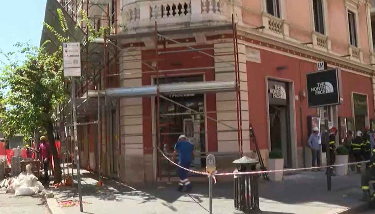 Crollato Solaio Del Negozio The North Face A Roma In Via Cola Di Rienzo 