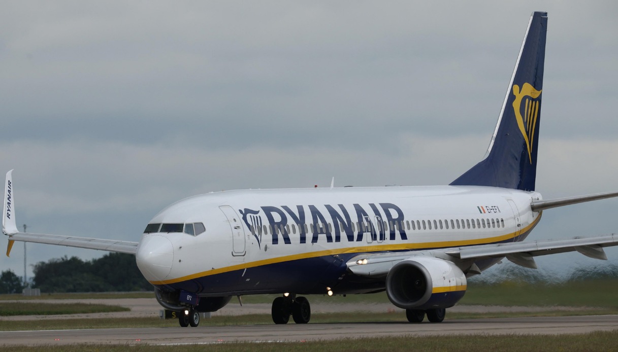 volo ryanair da porto a dublino rientra per dirottamento aereo il falso allarme di una passeggera al pilota da Virgilio.it volo ryanair da porto a dublino rientra per dirottamento aereo il falso allarme di una passeggera al pilota