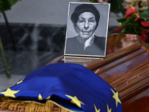 Aperta in Campidoglio la camera ardente per Emma Bonino: l'omaggio delle istituzioni e dei cittadini