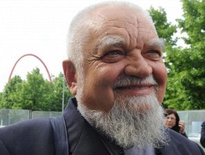 Morto Enzo Bianchi fondatore della Comunità di Bose, addio al monaco esiliato e 