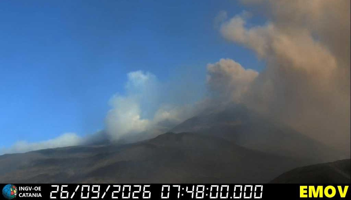 eruzione etna e forte temporale su catania stop in aeroporto ai voli in arrivo e limitazioni alle partenze da Virgilio.it eruzione etna e forte temporale su catania stop in aeroporto ai voli in arrivo e limitazioni alle partenze
