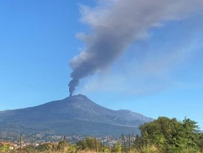 Eruzione Etna giovedì 24 settembre, voli a rischio all'aeroporto di Catania: nube di cenere, allerta rossa
