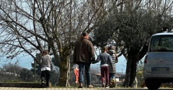famiglia-nel-bosco-pillon-scuola-bambini