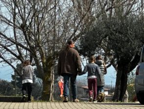 Famiglia nel bosco, polemica di Pillon sul primo giorno di scuola dei bambini: 