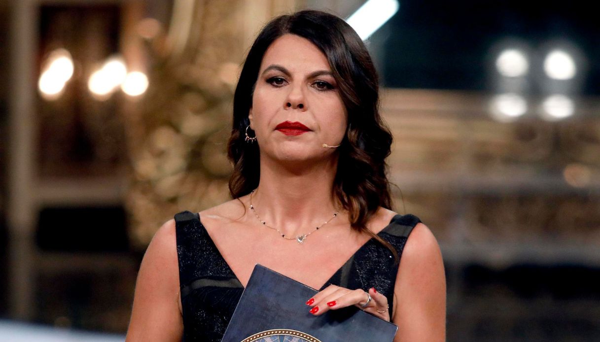 https://wips.plug.it/cips/notizie.virgilio.it/cms/2026/09/geppi-cucciari-un-giorno-da-pecora.jpg