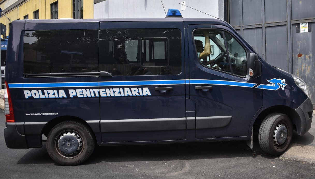 https://wips.plug.it/cips/notizie.virgilio.it/cms/2026/09/incendio-carcere-viterbo.jpg