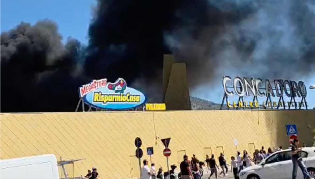 incendio al centro commerciale conca d oro di palermo colonna di fumo nero e paura tra i clienti evacuati da Virgilio.it incendio al centro commerciale conca d oro di palermo colonna di fumo nero e paura tra i clienti evacuati