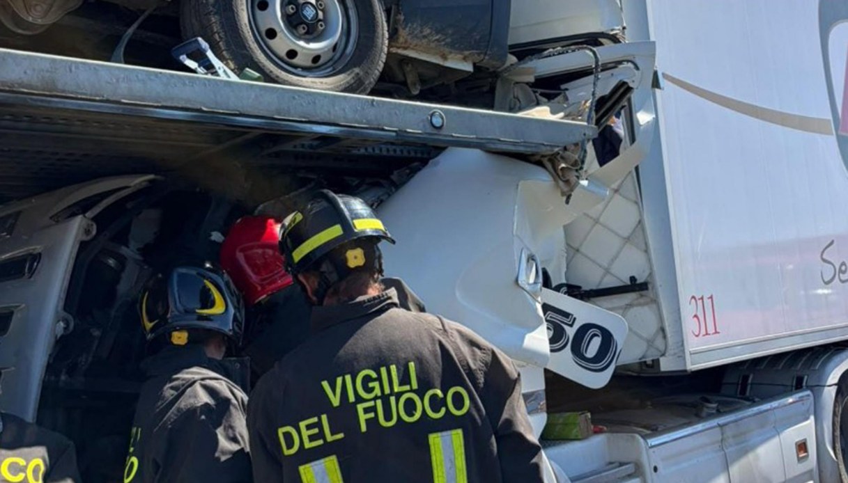 domenico di zeo morto nell incidente sull a1 tra mezzi pesanti il 44enne era il conducente di un camion da Virgilio.it domenico di zeo morto nell incidente sull a1 tra mezzi pesanti il 44enne era il conducente di un camion