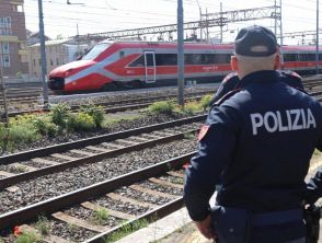 Investita da un treno Alta Velocità a Milano Lambrate, chiusi diversi binari: ritardi fino a 60 minuti